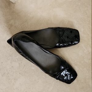 Like New Stuart Weitzman Flats - size 11